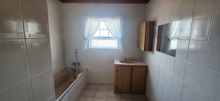 4 Bedroom Property for Sale in Fraaiuitsig Western Cape